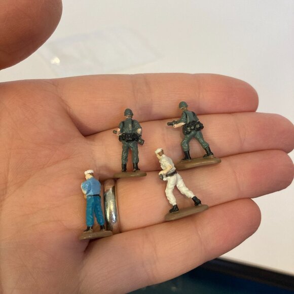 Vintage Micro Machines Military Soldiers Lot of 11 Army Mini Men Galoob Toys - Picture 2 of 7